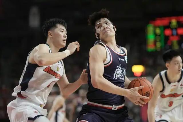 开云体育入口-悬崖边！广东CBA季后赛首战折戟，徐杰救主难挽狂澜？